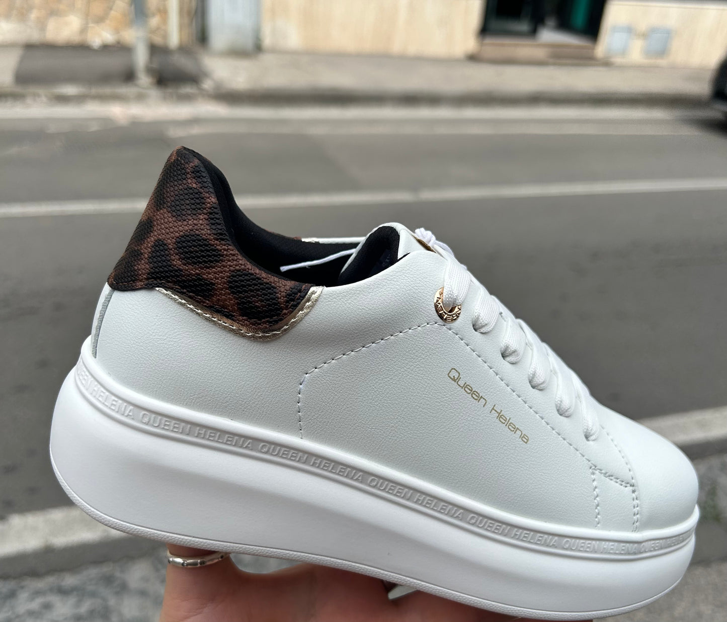 Sneakers Queen Helena (x33-1)