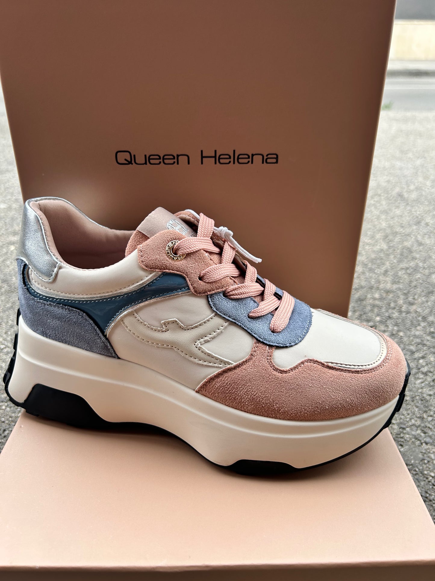 Sneakers Queen Helena (X33-25)