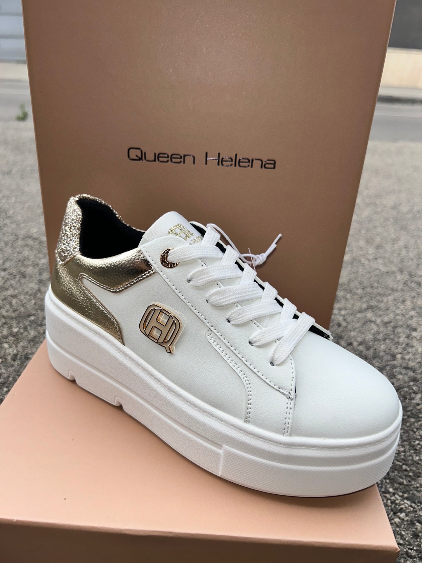 Sneakers Queen Helena (x33-11)