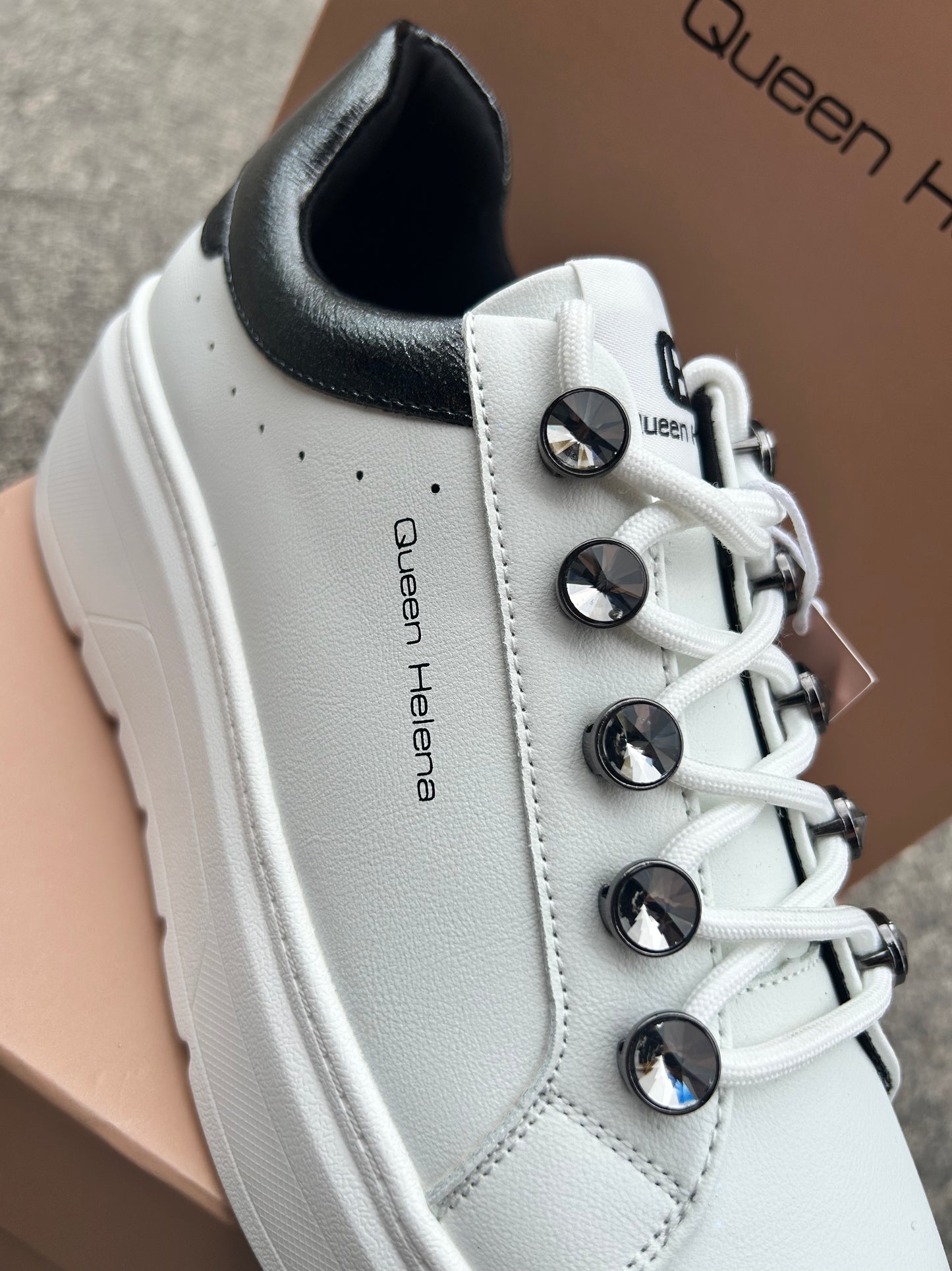 Sneakers Queen Helena (X33-12)