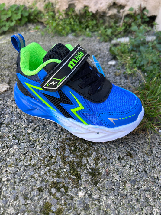 Sneakers bimbo Melania