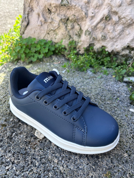 Sneakers bimbo Melania