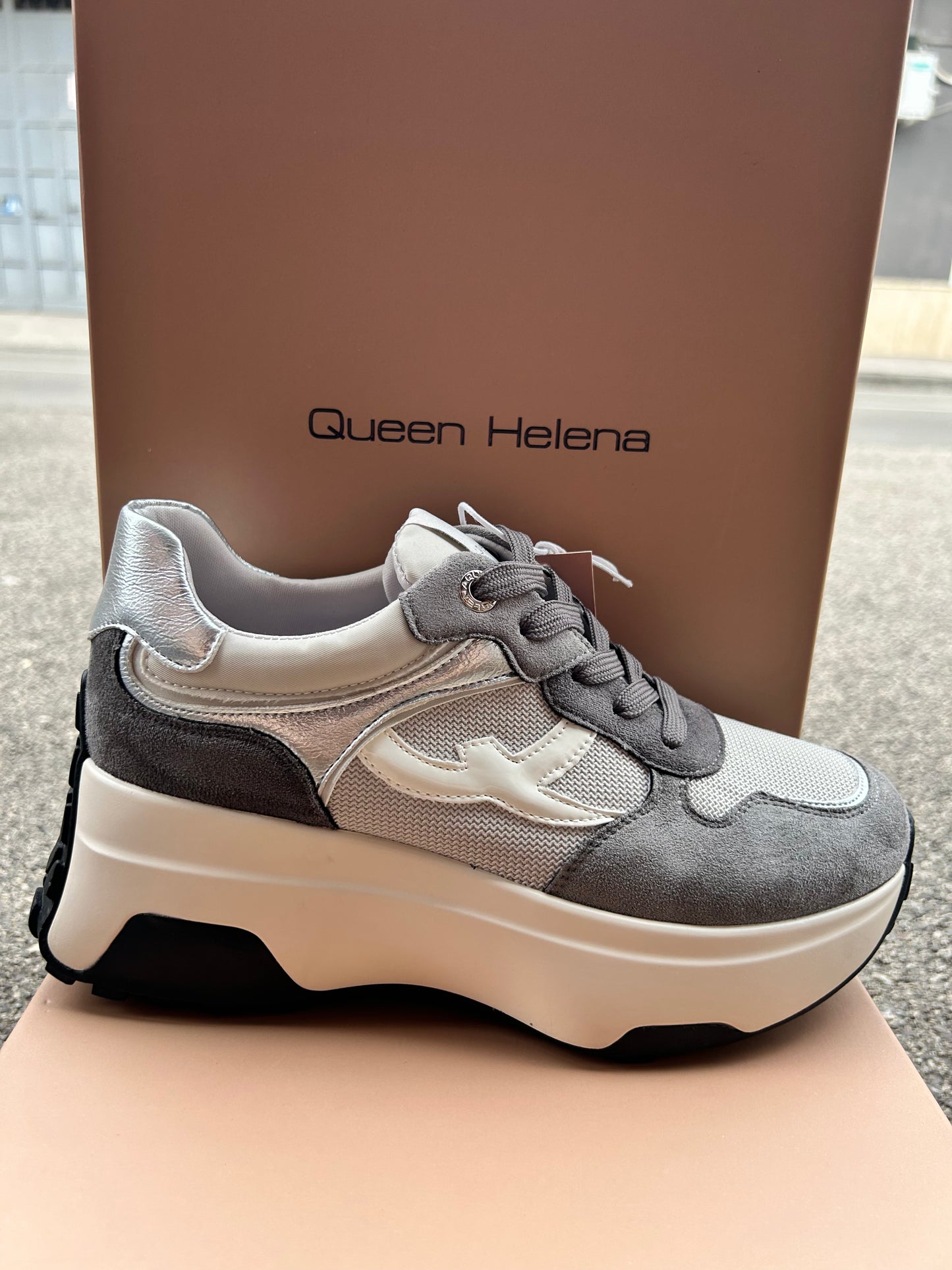 Sneakers Queen Helena (X33-25)