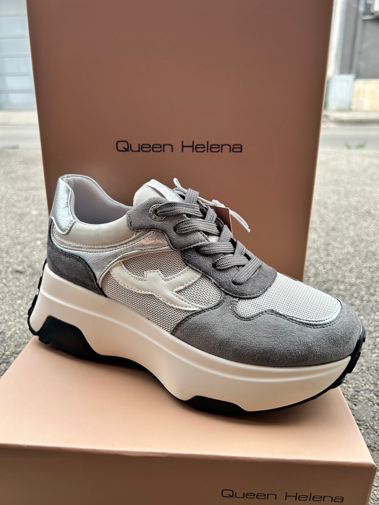 Sneakers Queen Helena (X33-25)