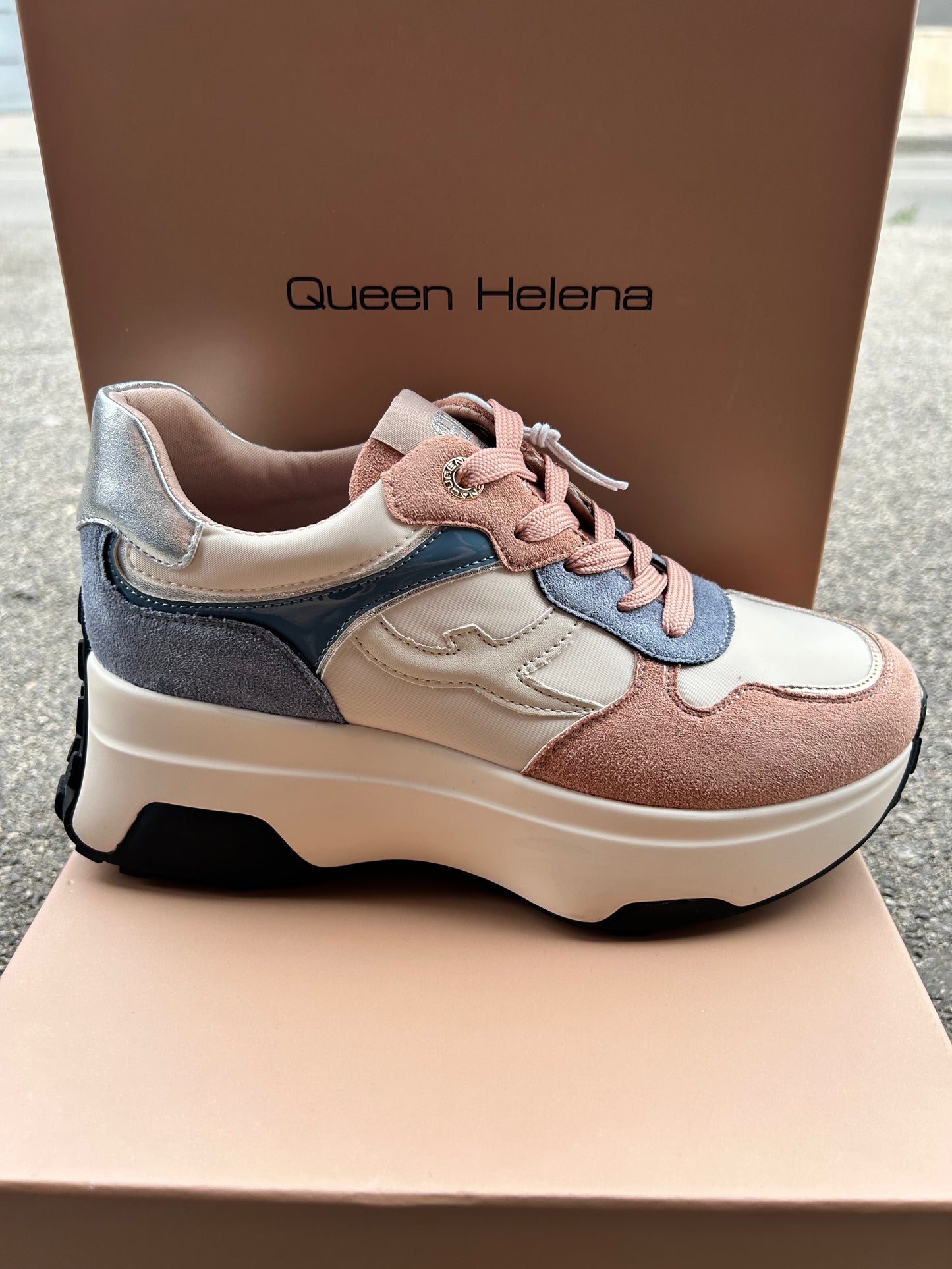 Sneakers Queen Helena (X33-25)