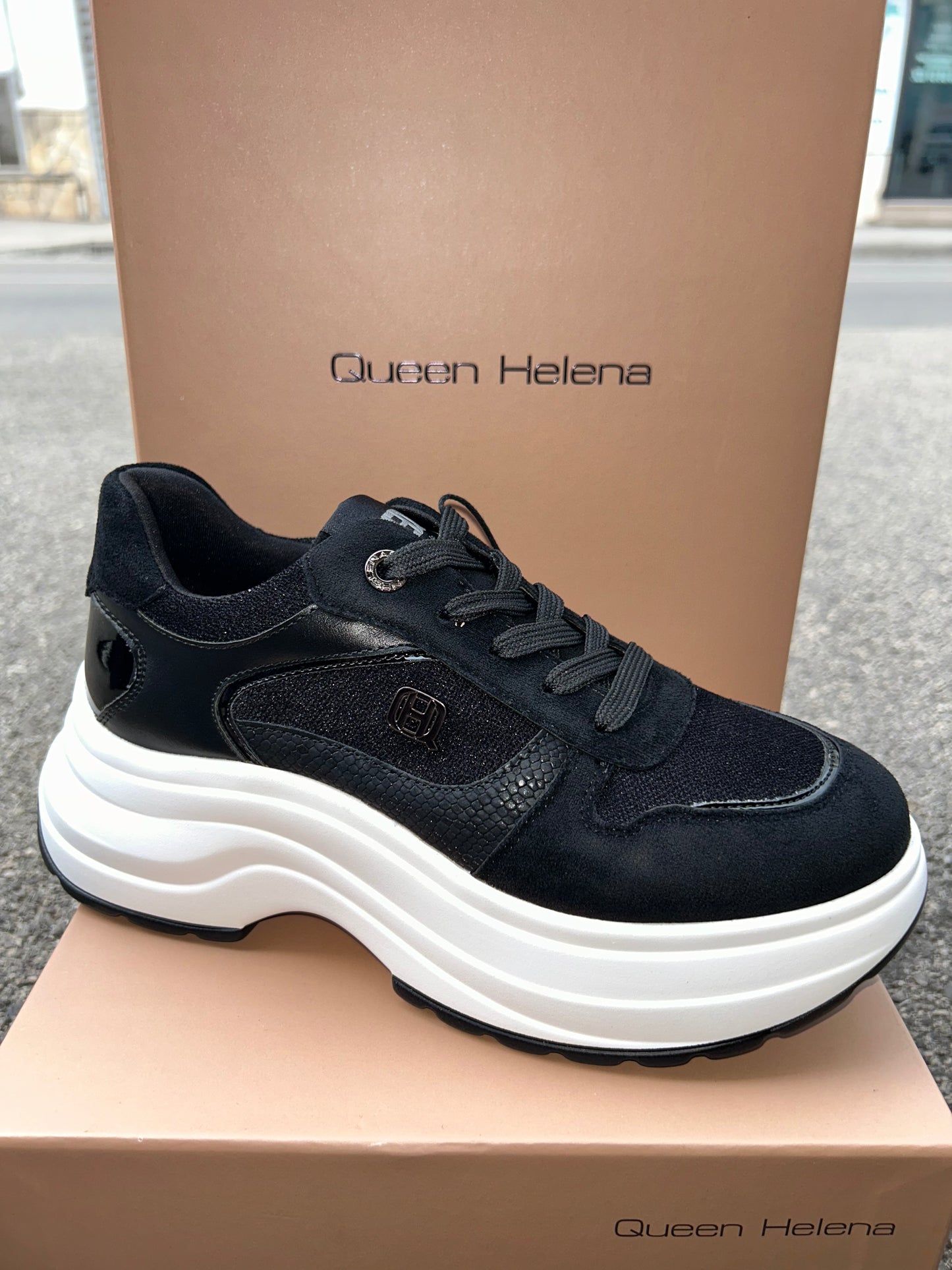 Sneakers Queen Helena (X33-35)