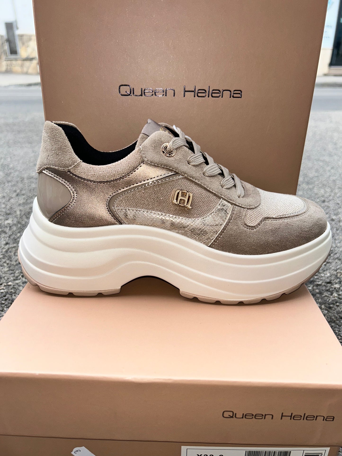 Sneakers Queen Helena (X33-35)