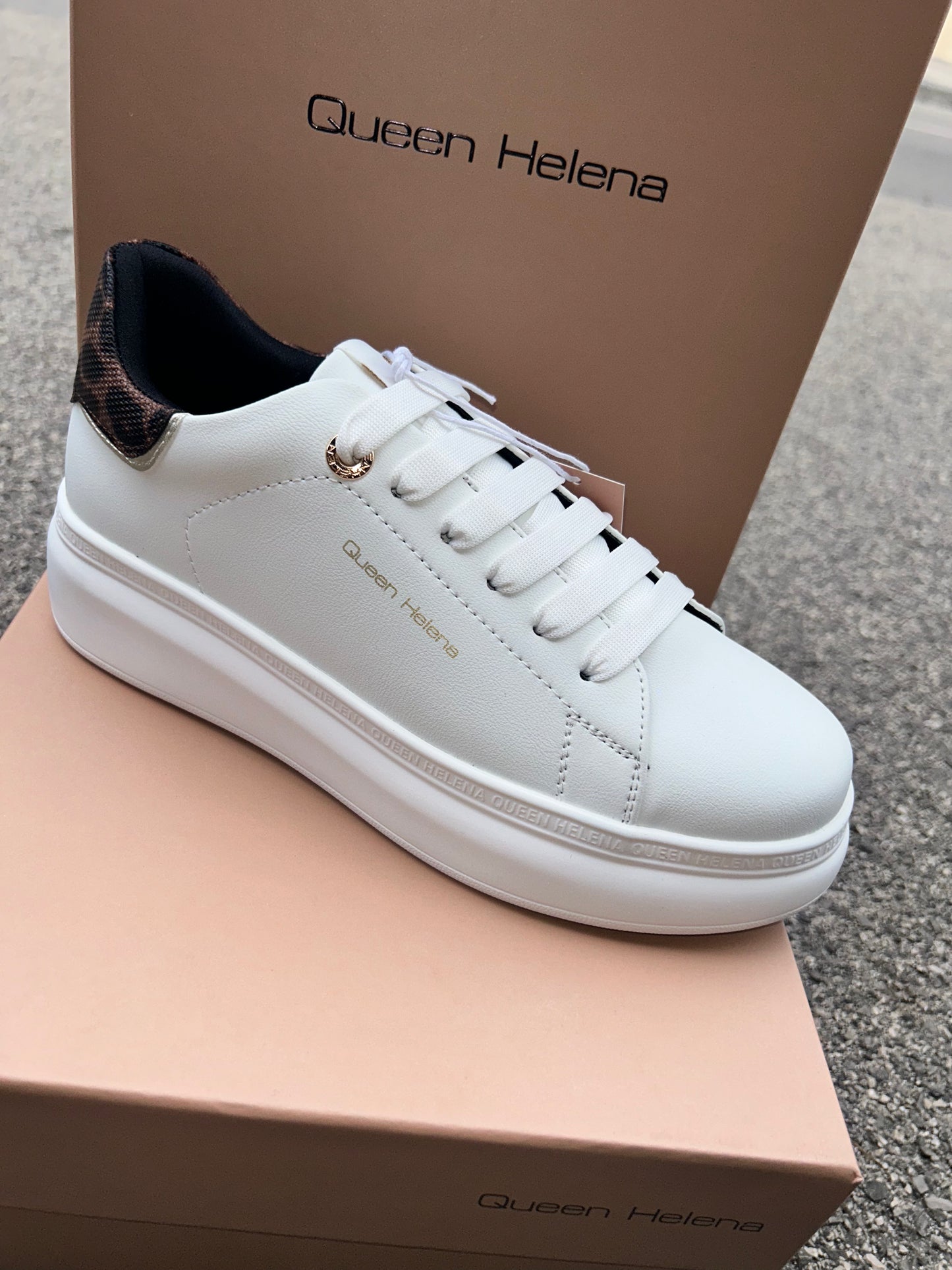 Sneakers Queen Helena (x33-1)