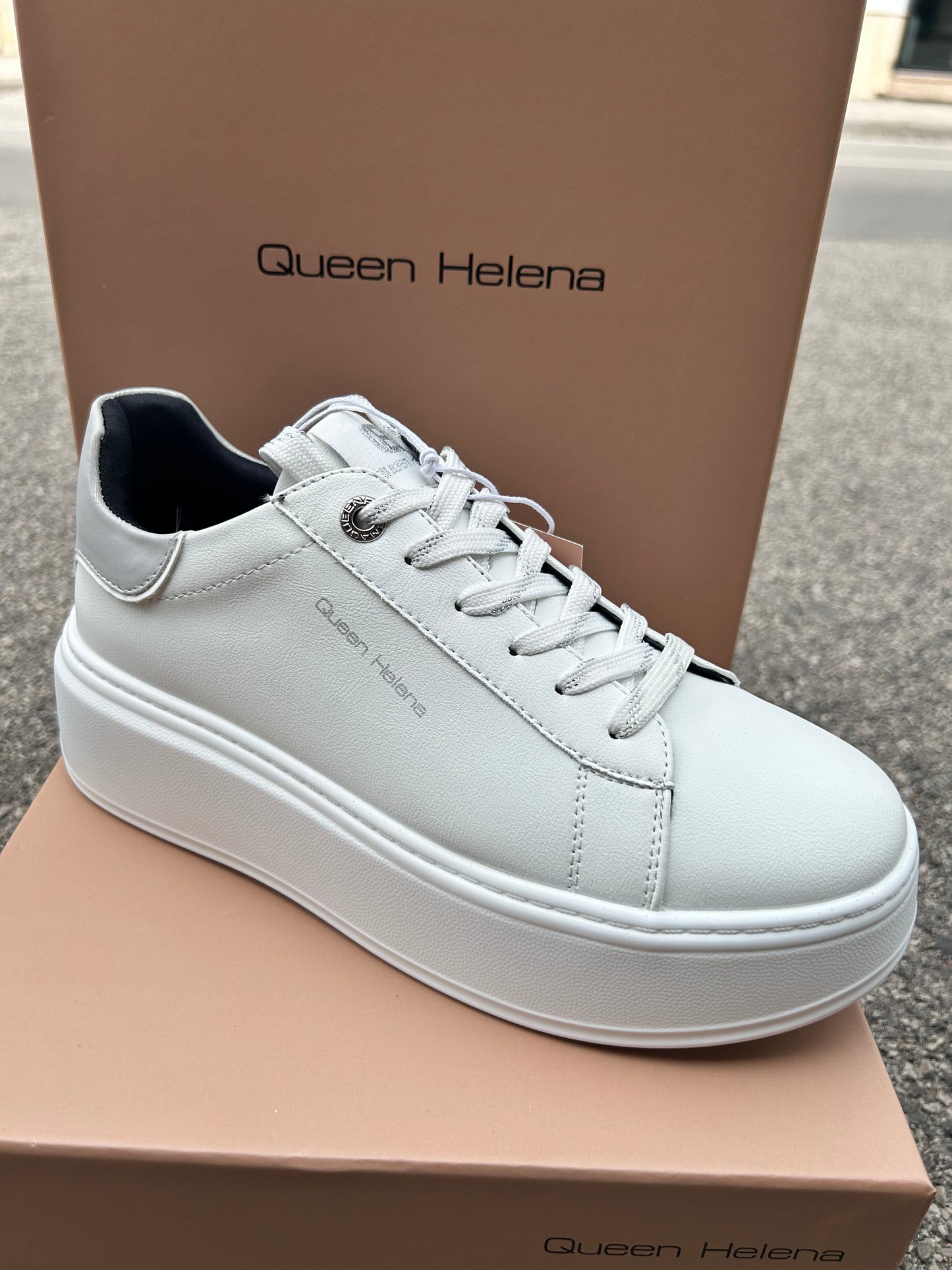 Sneakers Queen Helena (x33-4)