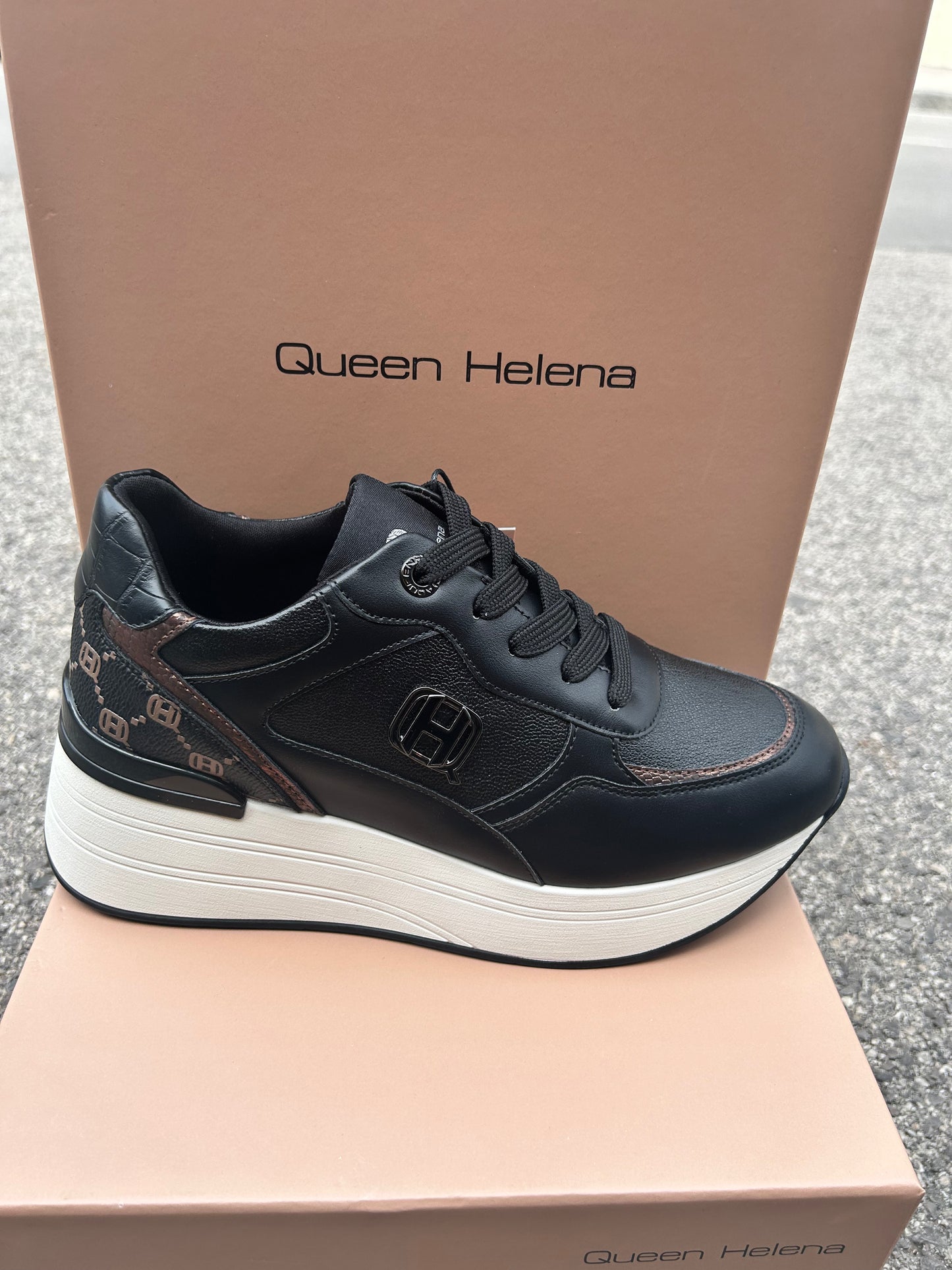 Sneakers Queen Helena (X33-26)