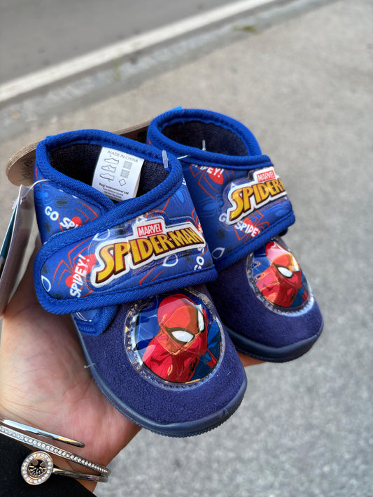 Scarpine asilo bimbo