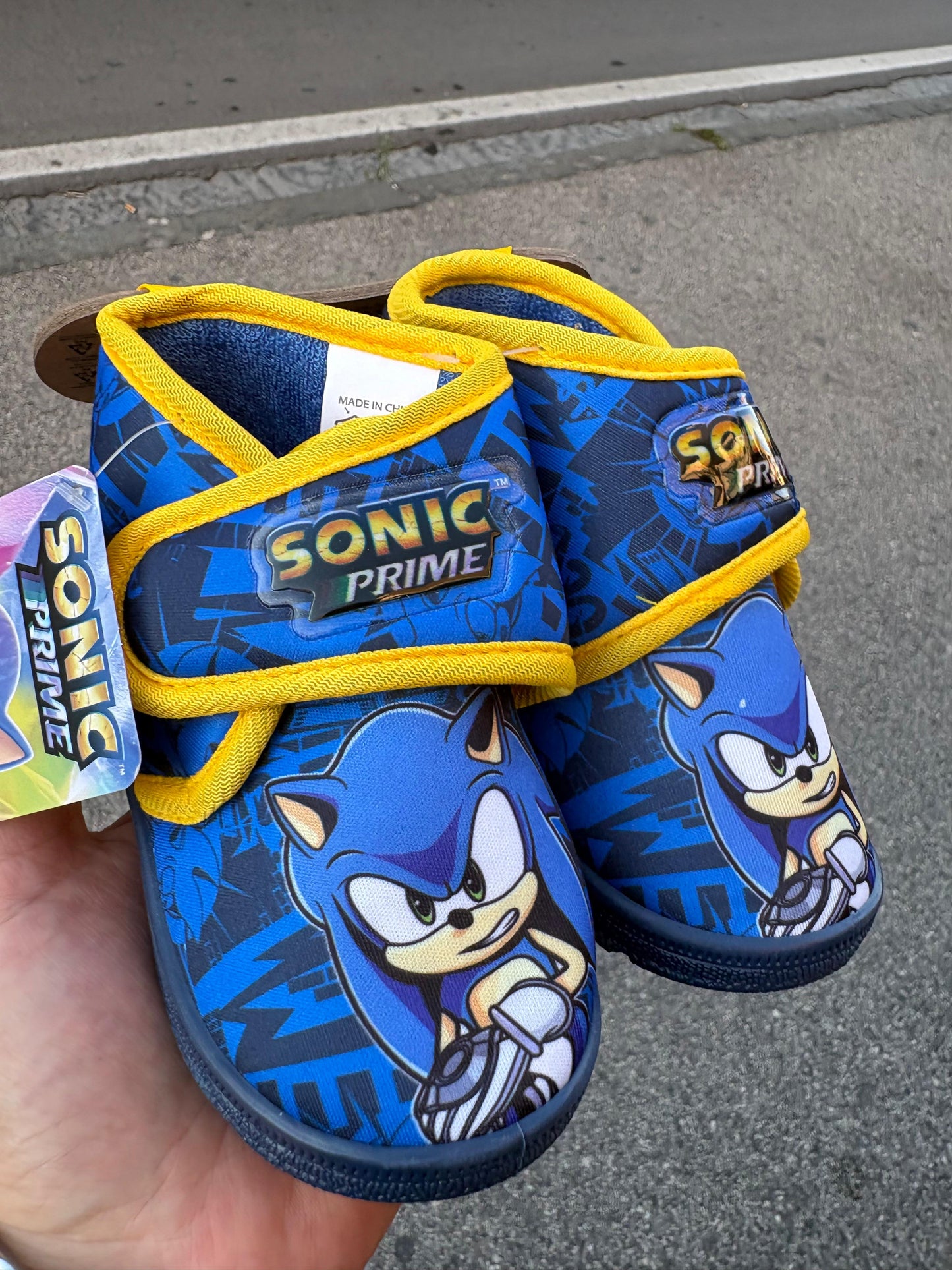 Scarpine asilo bimbo